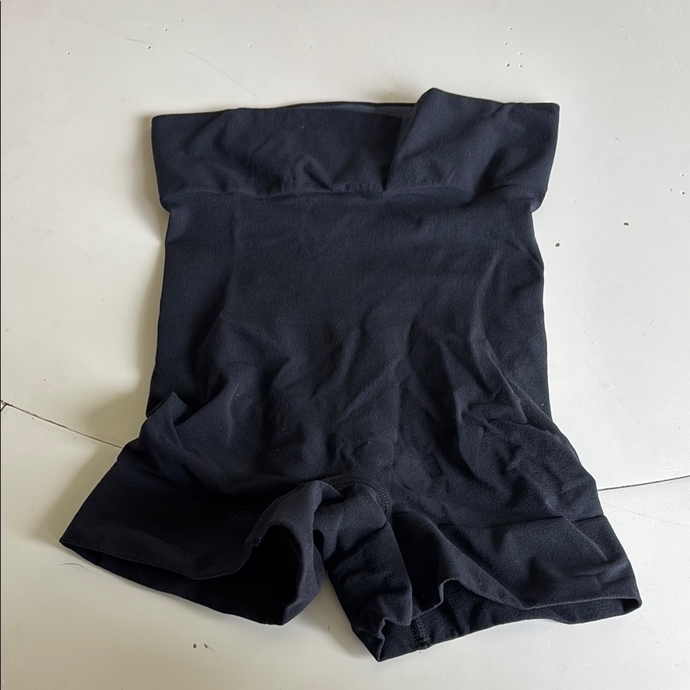 🌸Black High-Waisted Seamless Shapewear Shorts